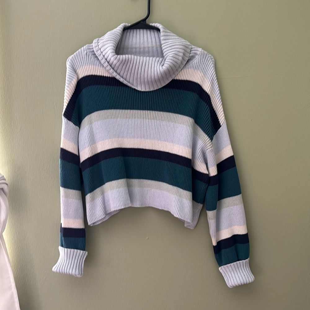 Cropped knit sweater